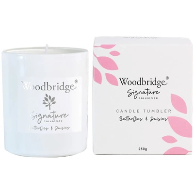 Woodbridge Signature kvapioji žvakė stiklinėje - Butterflies on Daisies 250 g